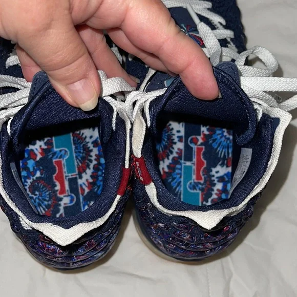 Nike LeBron 17 UConn 2020 Basketball Shoes Sz 7.5 Men / 9 Women New - Picture 4 of 10